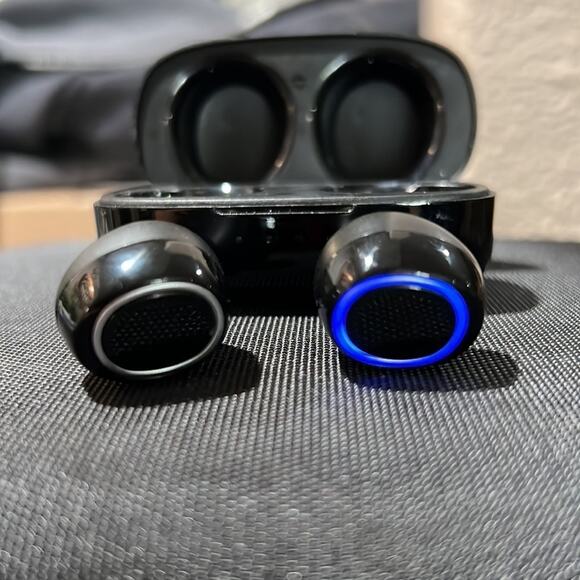 Echo Buds Ear Active Noise Cancellation (2021 release, 2nd gen) - Picture 5 of 5
